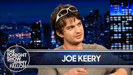 Joe Keery Recalls Bathroom Incident During OTHER DESERT CITIES Photo