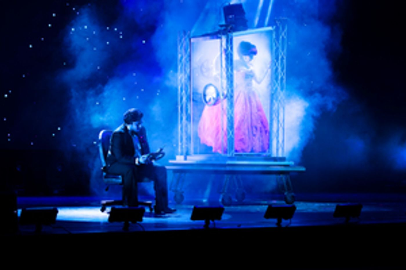 A MAGICAL CIRQUE CHRISTMAS is Coming to The Granada  Image