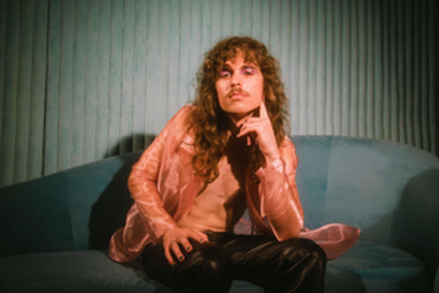 Mothé shares 'photobooth' (John “J-C” Carr & Bill Coleman 808 BEACH Mix) Mothé shares 'photobooth' (John “J-C” Carr & Bill Coleman 808 BEACH Mix) Image