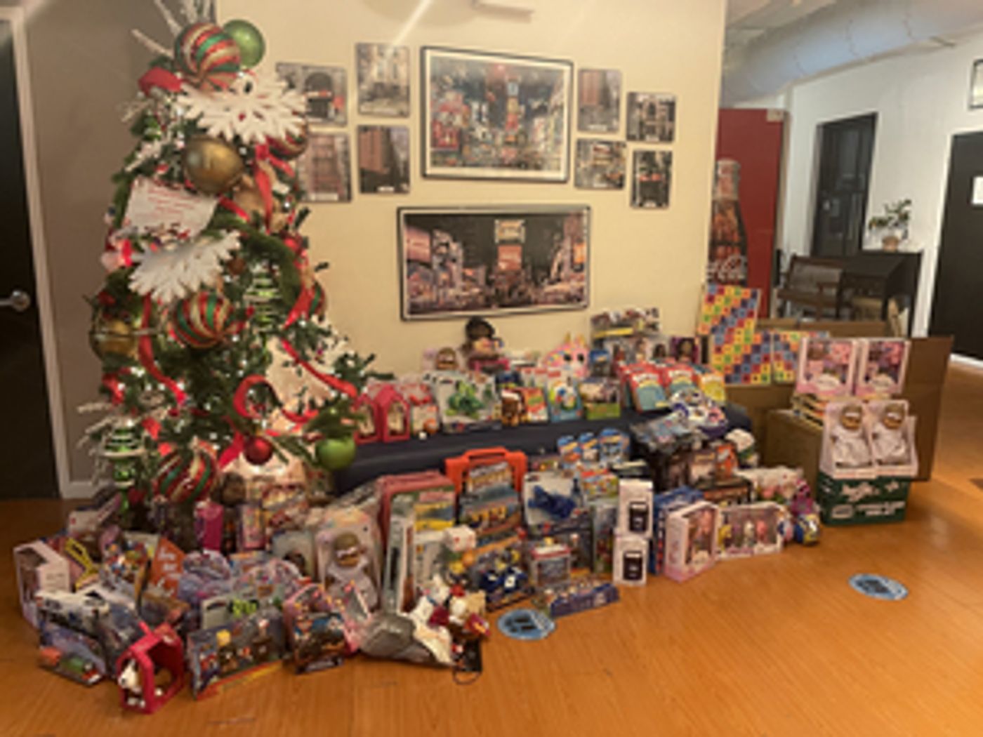 Off-Broadway League Announces 2022 Holiday Toy Drive  Image