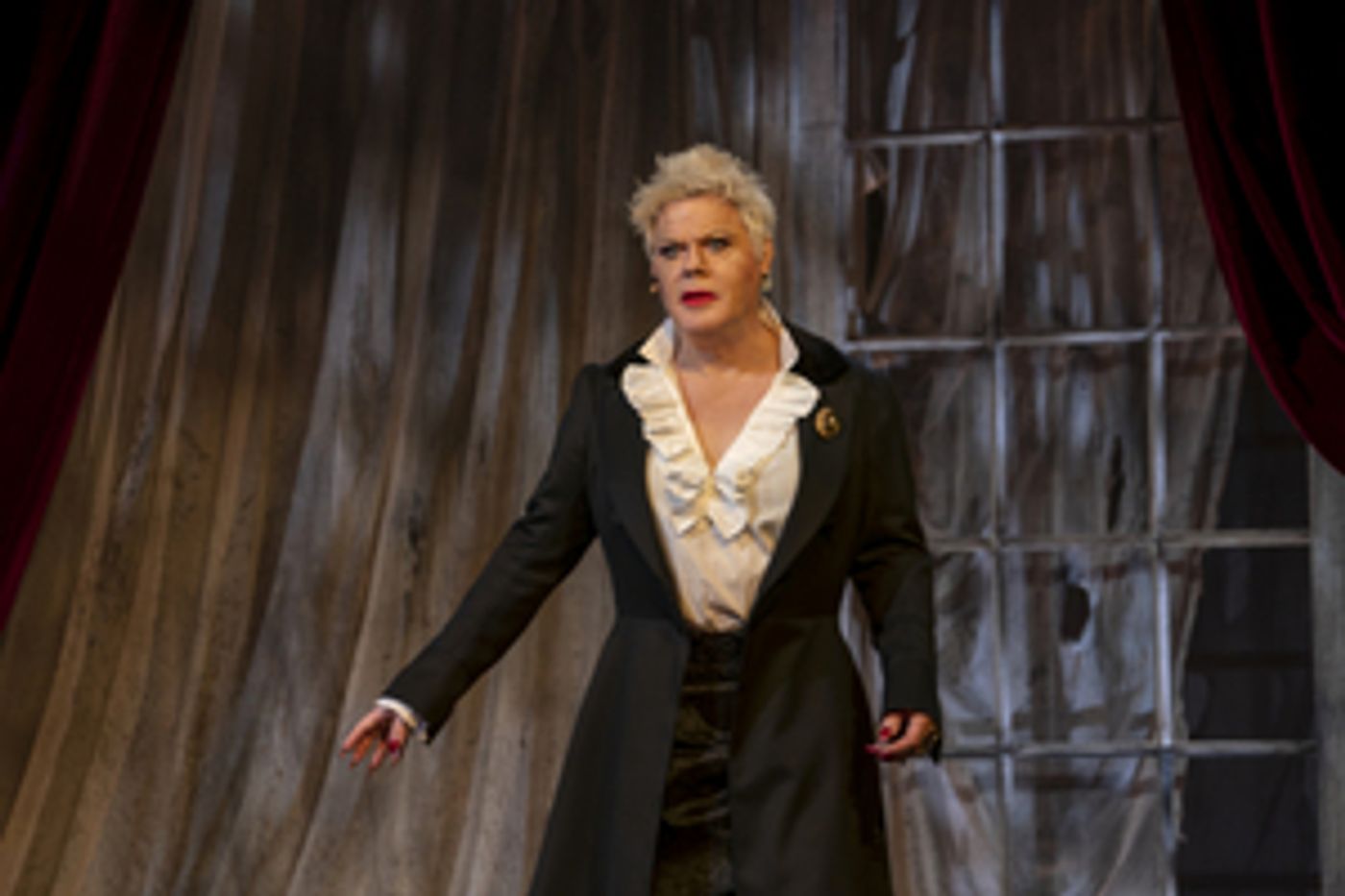 Eddie Izzard To Bring Solo GREAT EXPECTATIONS To Morgan Library Celebrate Shared Birthday With Charles Dickens  Image