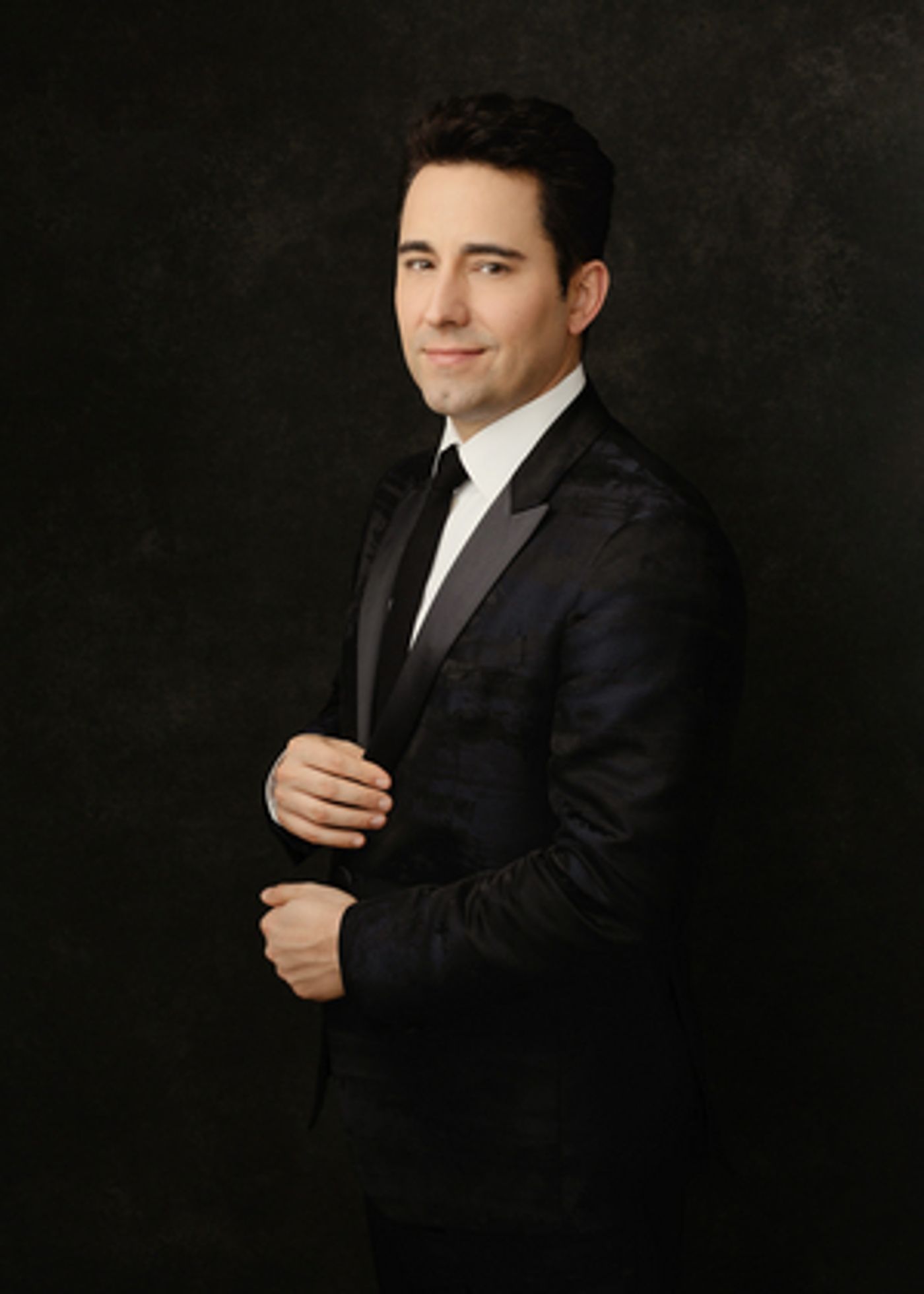 John Lloyd Young Returns to Cafe Carlyle Tonight  Image