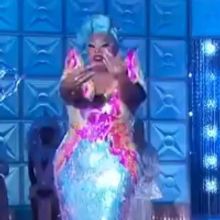 VIDEO: RUPAUL'S DRAG RACE Contestants 'Let It Go' in a Lip Synch Battle