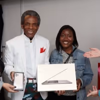 Photo Flash: Inside Memoji Karaoke With André De Shields At Reopening Of Apple Fifth…