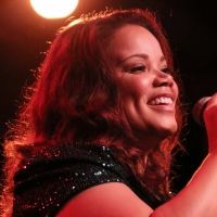 Photos: Kimberley Locke Celebrates The Holidays At Birdland