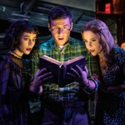 Photo: David Josefsberg Makes Ghoulish First Appearance in BEETLEJUICE