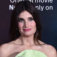 Photos: Idina Menzel, Amy Adams & the DISENCHANTED Cast Hit the Red Carpet at…