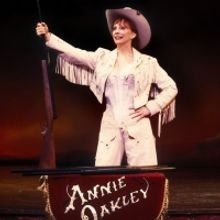 Photo Flash: Reba McEntire's Best Stage Looks!