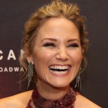 Jennifer Nettles' New Album & Broadway Under the Mistletoe Tour