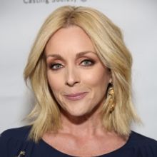 Jane Krakowski Hosts the NAME THAT TUNE Revival, Premiering January 6 on FOX