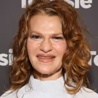 Sandra Bernhard Kicks Off Carpenter Performing Arts Center's 25th Anniversary Season