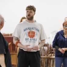 Photos: Inside Rehearsal For the UK Tour of WHITE CHRISTMAS