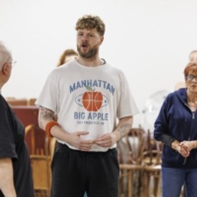 Photos: Inside Rehearsal For the UK Tour of WHITE CHRISTMAS