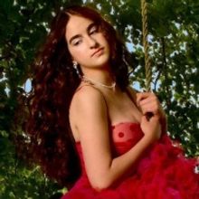 Ava Della Pietra Releases Electrifying Ode To Lovesick Teens Everywhere, “happy fo