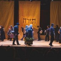 FIDDLER ON THE ROOF In Yiddish Cast To Release Video Singing 'God Bless America' In…