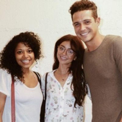 Photo Flash: MODERN FAMILY Star Sarah Hyland Visits OKLAHOMA!