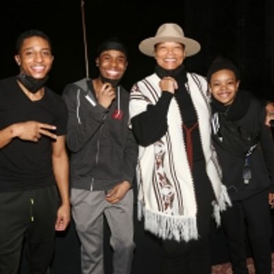 Photos: Queen Latifah Poses with the Cast of MJ on Broadway
