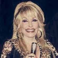 Photos: Dolly Parton & Miley Cyrus Ring In 2023 on MILEY'S NEW YEAR'S EVE PARTY With