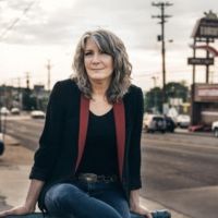 Grammy Winner Kathy Mattea Shares Cover of 'Turn Off the News'