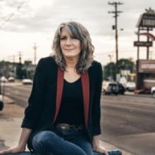 Grammy Winner Kathy Mattea Shares Cover of 'Turn Off the News'
