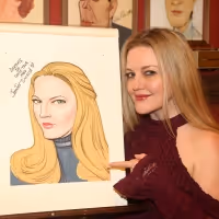 Photos: Jennifer Simard Receives Her Portrait at Sardi's
