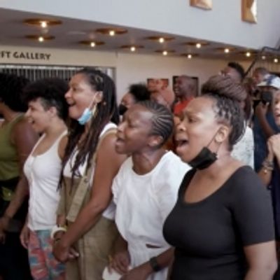 Photos and Video: Watch THE LION KING Cast Reunite to Sing &#039;The Circle of Life&#039; on First Day of Rehearsals