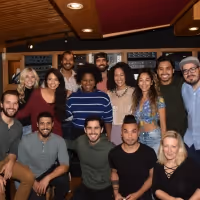 BWW Exclusive: Arielle Jacobs and the Cast of ALADDIN Get December Feels on Carols…