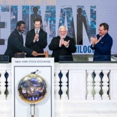 Photos: THE LEHMAN TRILOGY Cast Members Ring the Closing Bell at the New York Stock Exchange
