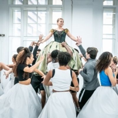 Photos: Inside Rehearsal With the New Members of the Cast of FROZEN