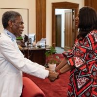 Photo Flash: Tony-Winner André De Shields Visits With St. Louis Mayor Tishaura O…