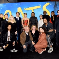 Photo Flash: See Taylor Swift, Jennifer Hudson, James Corden, & More at the Premiere…