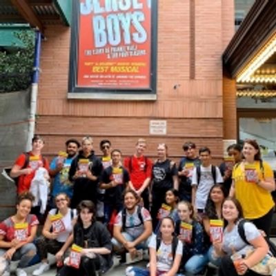 BWW Exclusive: JERSEY BOYS Cast Travels to Staten Island to Deliver Sing for Hope Piano to Local School