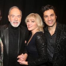 Photos: Neil Diamond Performs and Meets With the Cast at Opening Night of A BEAUTIFUL