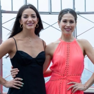 Photos: CHICAGO Stars Bianca Marroquín &amp; Ana Villafañe Light Up the Empire State Building
