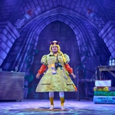 Photos: See Clive Rowe &amp; More in JACK AND THE BEANSTALK at Hackney Empire