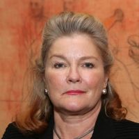 Kate Mulgrew Will Reprise Captain Janeway Role on STAR TREK: PRODIGY