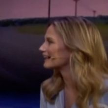 VIDEO: Watch Jennifer Nettles and Erich Bergen Sing from WAITRESS at the Macy's…