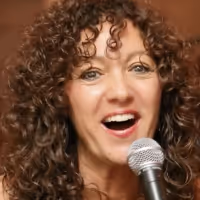 Singer/Songwriter Krisanthi Pappas Shares the Story Behind 'Hug a Million Times'