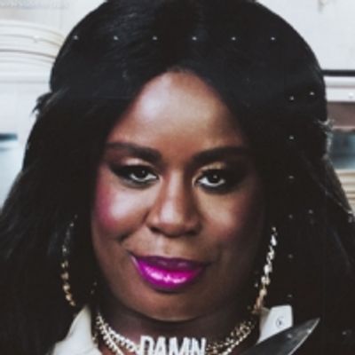 Photos: CLYDE&#039;S Brings Its Signature Sandwiches Outdoors with A Food Truck Event!