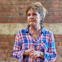 Photo Flash: Go Inside Rehearsals for TALKING HEADS Starring Jan Ravens and Julia…