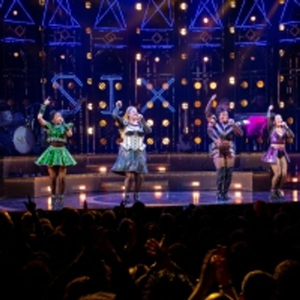Broadway's SIX Breaks Box Office Record to Close Out 2022 Photo