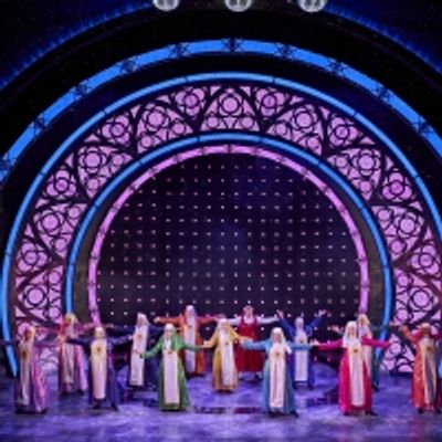 Photos: First Look at Jennifer Saunders, Beverley Knight, Keala Settle &amp; More in SISTER ACT at London&#039;s Eventim Apollo