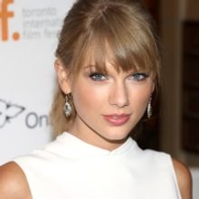 Taylor Swift's Folklore Tops Billboard 200 For The Second Week in a Row
