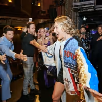 Photos: Erica Mansfield Receives the Legacy Robe for ALMOST FAMOUS