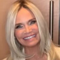 VIDEO: Kristin Chenoweth Remixes WICKED Tune 'Popular' in Honor of Vice President Kam
