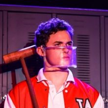Theo Barreto Se Divide Entre A MEGERA DOMADA – O MUSICAL e HEATHERS – MUSICAL