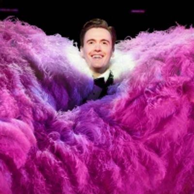 Photos: First Look at Erich Bergen, Charity Angel Dawson, and the Cast of CHICAGO