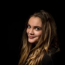 Granddaughter of Julie Andrews, Hope Hamilton Will Make Her Professional Debut in CAM