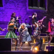 Photos: The Cast of SIX Performs at Hampton Court Palace