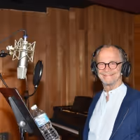 BWW Exclusive: Joel Grey and FIDDLER ON THE ROOF IN YIDDISH Cast Celebrate Hanukkah…